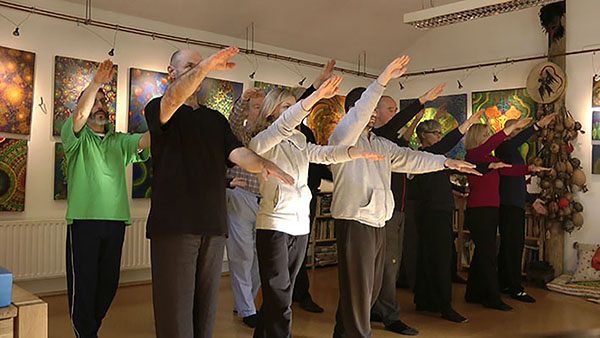 Bild zeigt Gruppe bei Tanzübungen